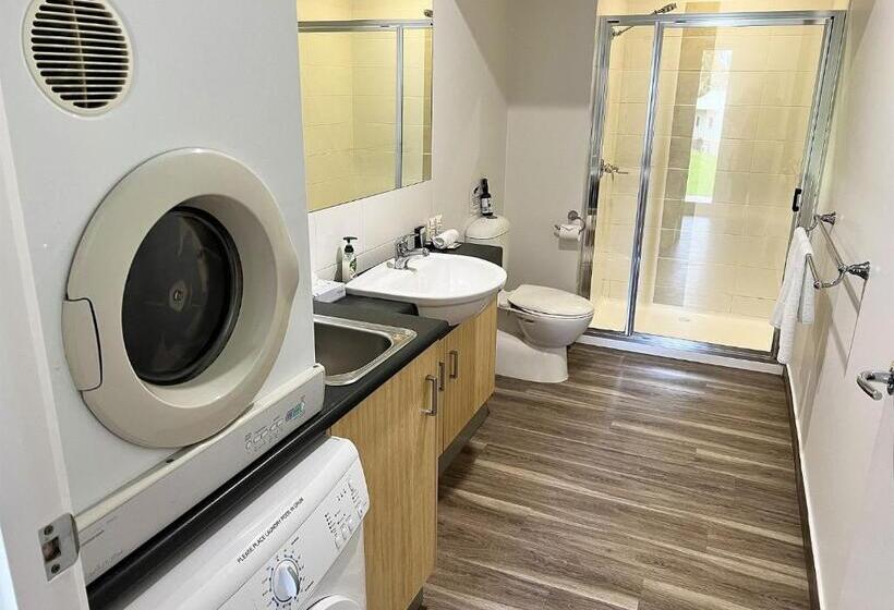 Mcmillans Of Metung Coastal Resort