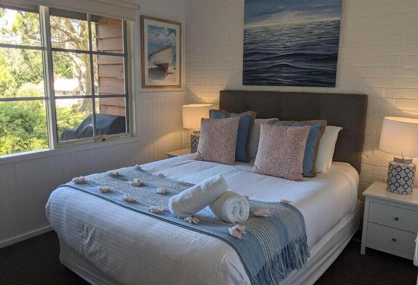 Mcmillans Of Metung Coastal Resort