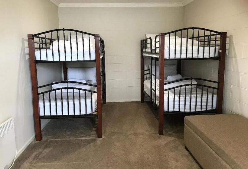 Mcmillans Of Metung Coastal Resort