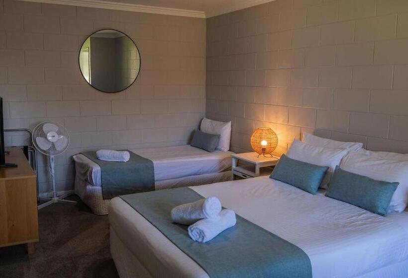 Mcmillans Of Metung Coastal Resort