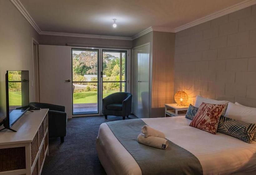 Mcmillans Of Metung Coastal Resort