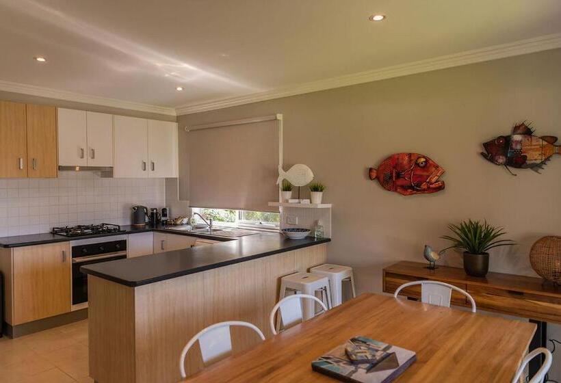 Mcmillans Of Metung Coastal Resort