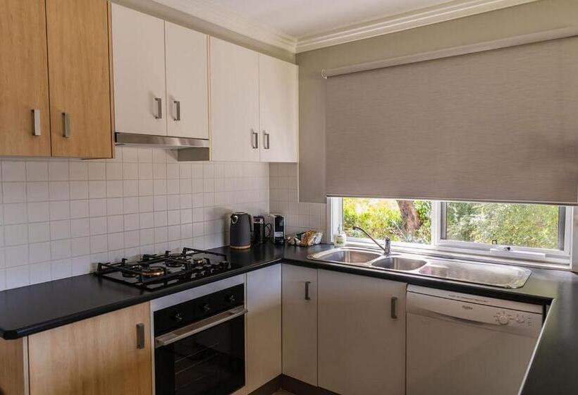 Mcmillans Of Metung Coastal Resort