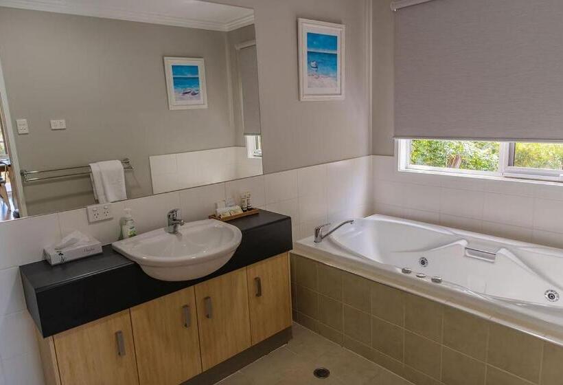 Mcmillans Of Metung Coastal Resort