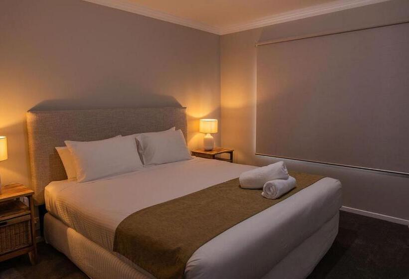 Mcmillans Of Metung Coastal Resort