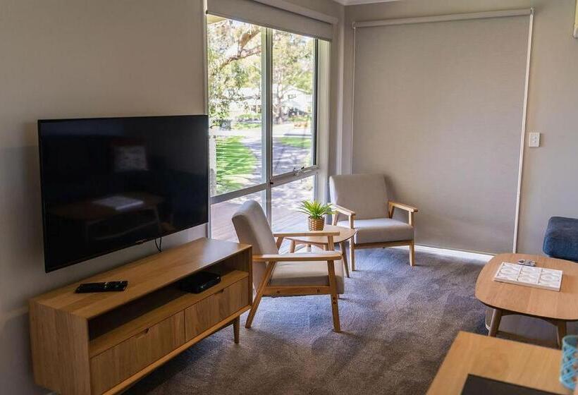 Mcmillans Of Metung Coastal Resort