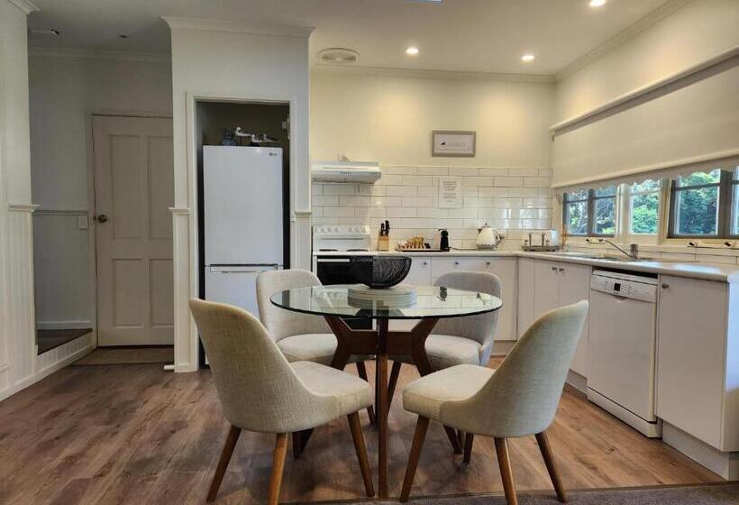 Mcmillans Of Metung Coastal Resort