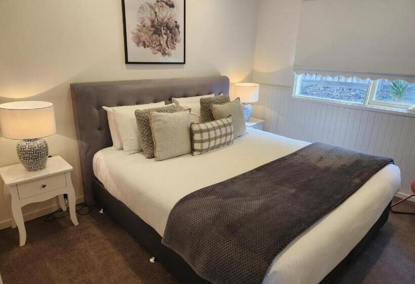 Mcmillans Of Metung Coastal Resort