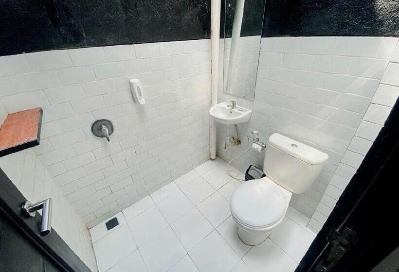 פנסיון Escotel Jalak