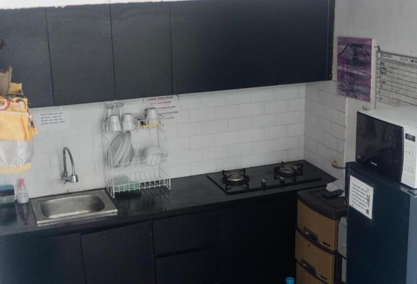 פנסיון Escotel Jalak