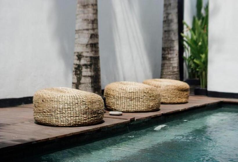 פנסיון Escotel Jalak