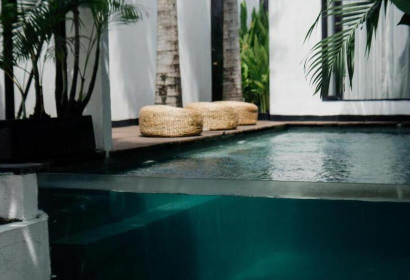 פנסיון Escotel Jalak