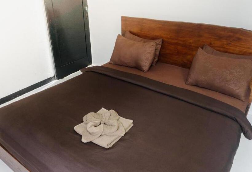 פנסיון Escotel Jalak