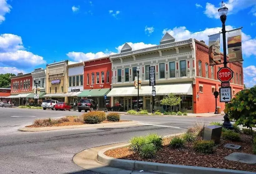The Yellow Cottage By Tims Ford Lake