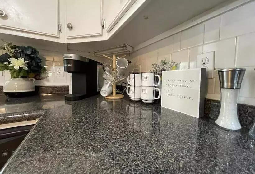 The Yellow Cottage By Tims Ford Lake