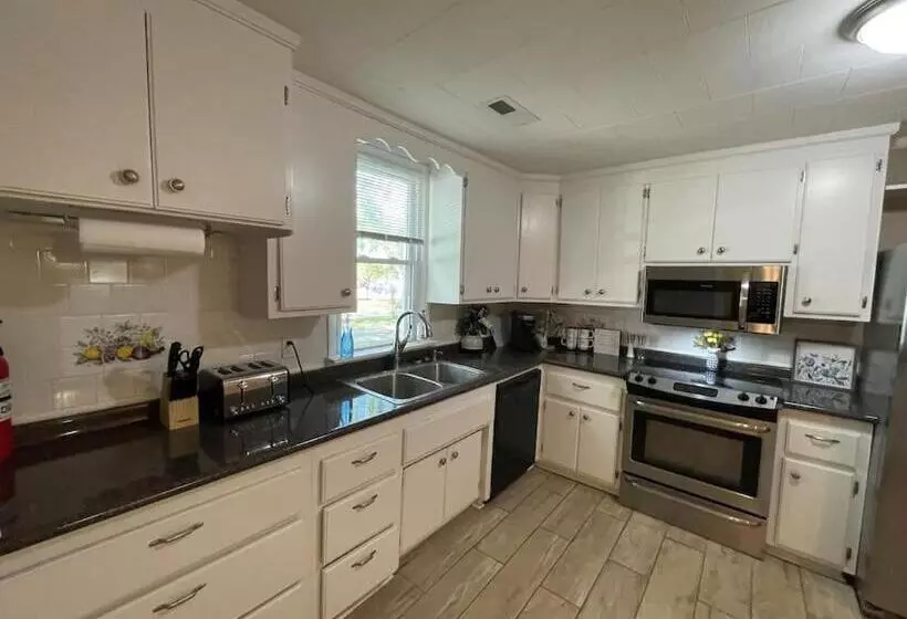 The Yellow Cottage By Tims Ford Lake