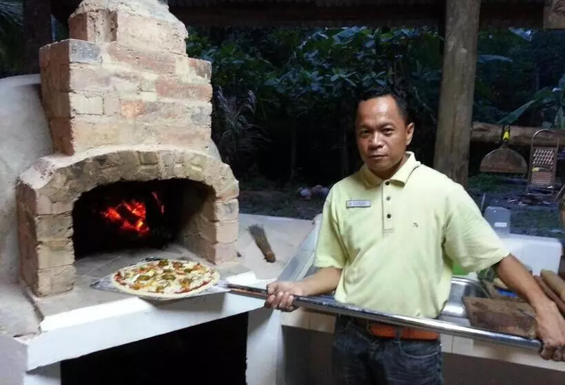 ユースホステル Mutiara Beach Resort