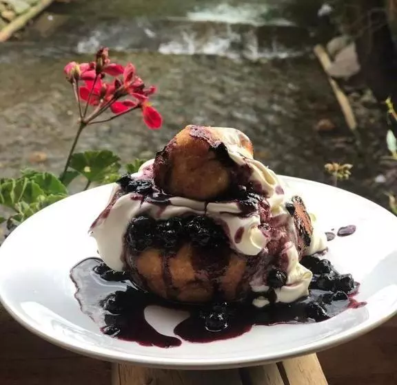 ペンション Căsuța Din Povești