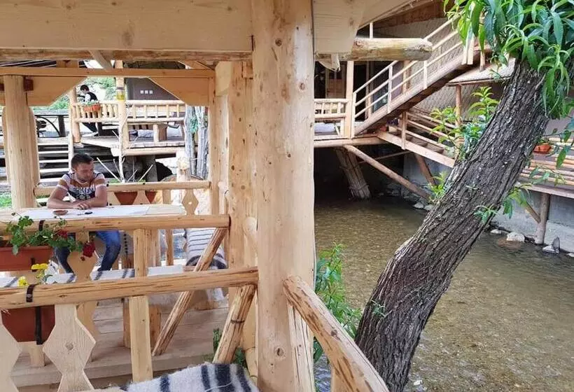 ペンション Căsuța Din Povești