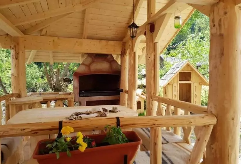 ペンション Căsuța Din Povești