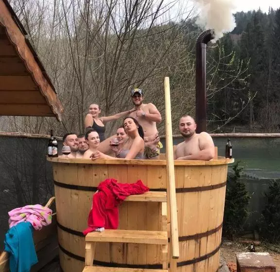 ペンション Căsuța Din Povești