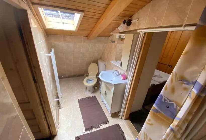 ペンション Căsuța Din Povești