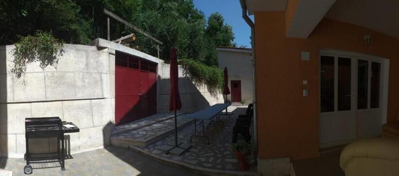 پانسیون Hillside