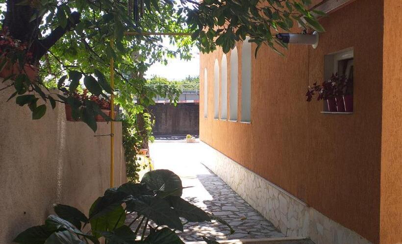 پانسیون Hillside