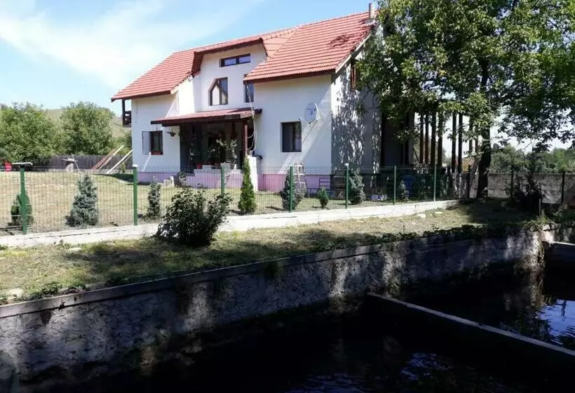 Majatalo La Păstravaria Cerna