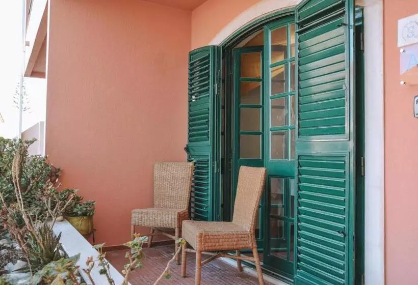 Supertubos Beach Villa