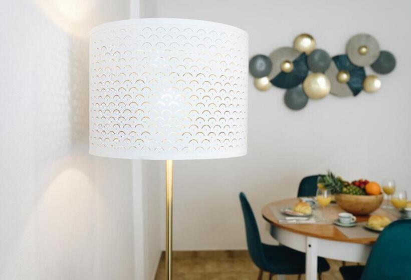 Sweet & Sunny Flat Ace Location