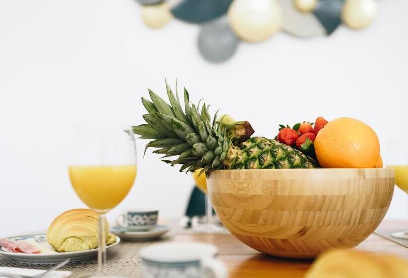 Sweet & Sunny Flat Ace Location