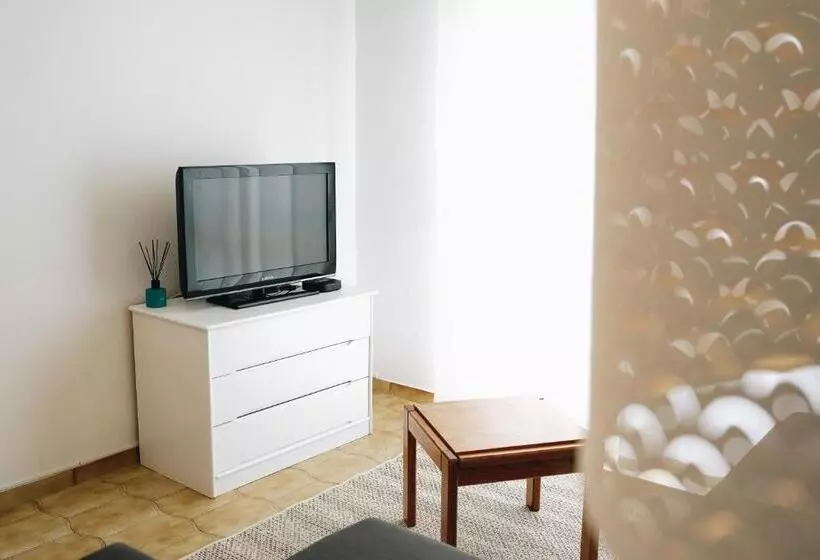 Sweet & Sunny Flat   Ace Location