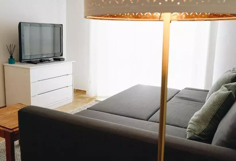 Sweet & Sunny Flat   Ace Location