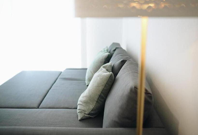 Sweet & Sunny Flat Ace Location