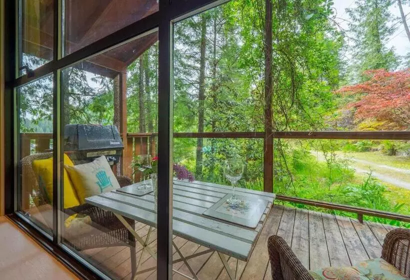 The Lakeside Cottage