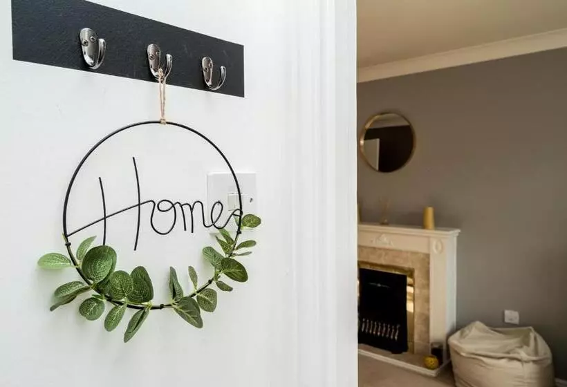Cosy Contractor House & Garden & Free Parking