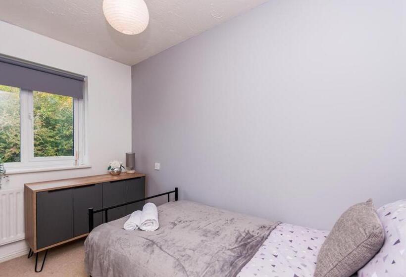 Cosy Contractor House & Garden & Free Parking