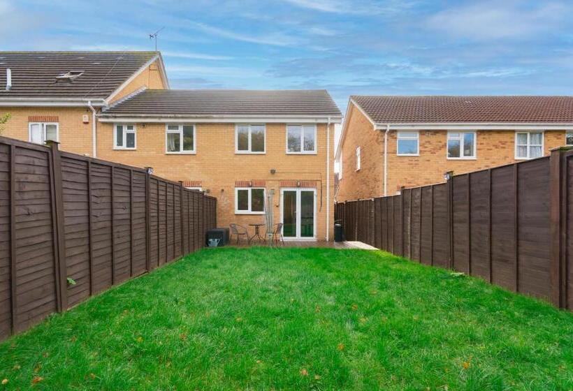 Cosy Contractor House & Garden & Free Parking