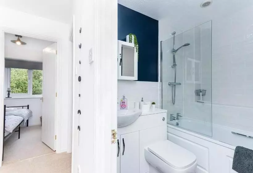Cosy Contractor House & Garden & Free Parking