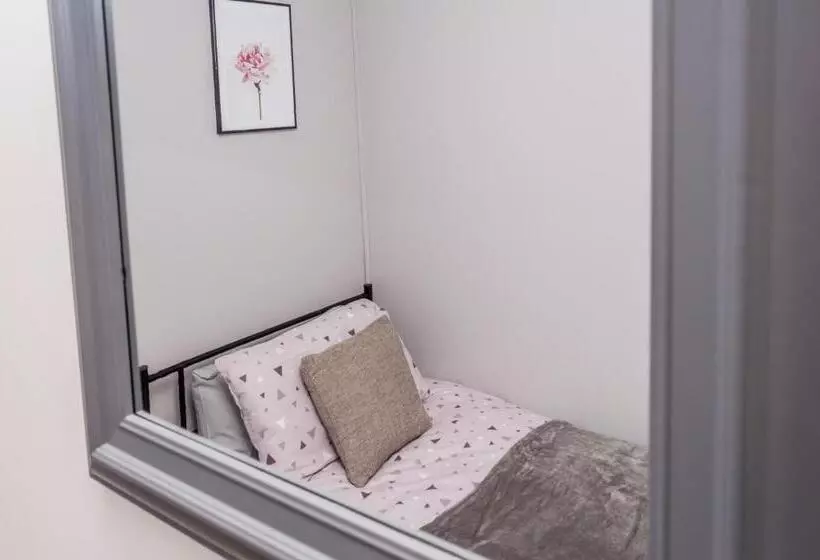 Cosy Contractor House & Garden & Free Parking