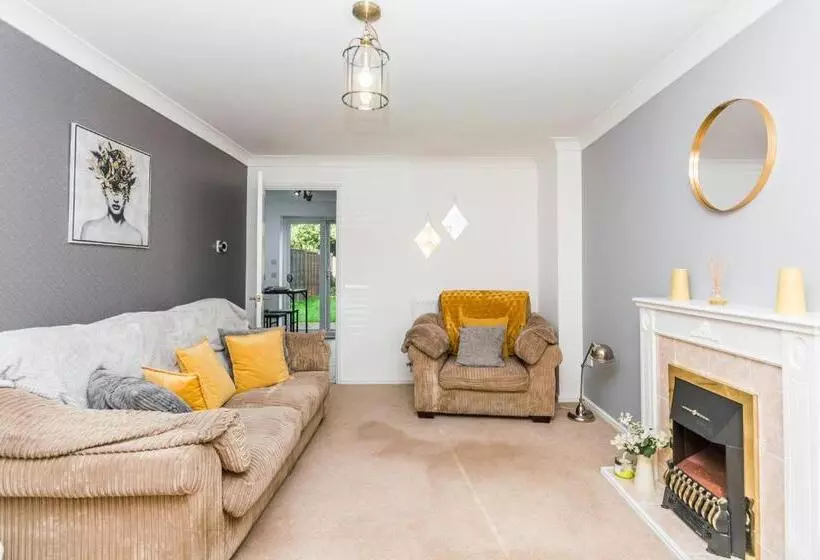 Cosy Contractor House & Garden & Free Parking