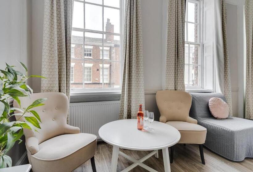 Rodney Street Townhouse & Apartments, Central & Stylish