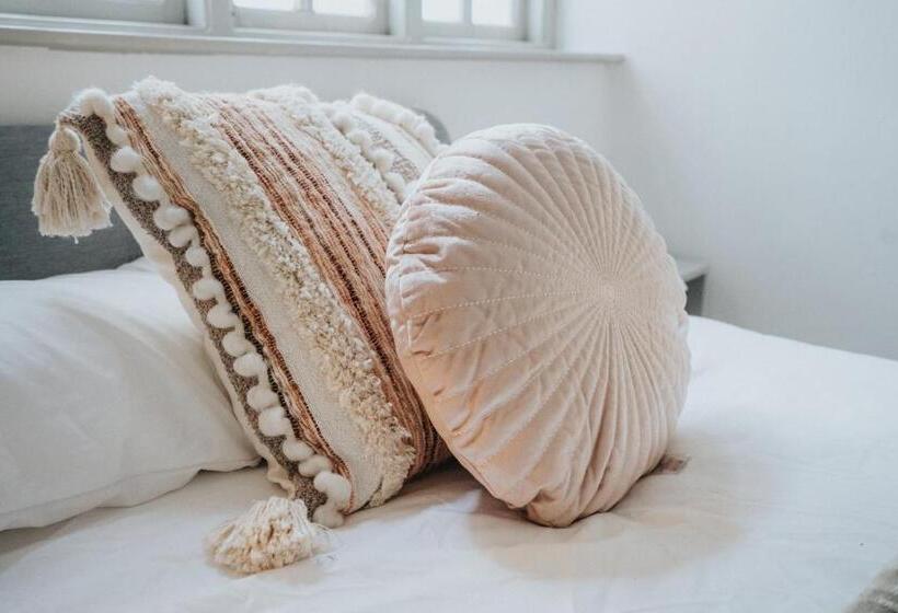 Rodney Street Townhouse & Apartments, Central & Stylish