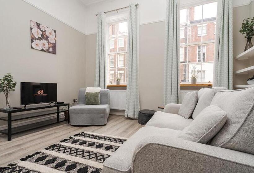 Rodney Street Townhouse & Apartments, Central & Stylish