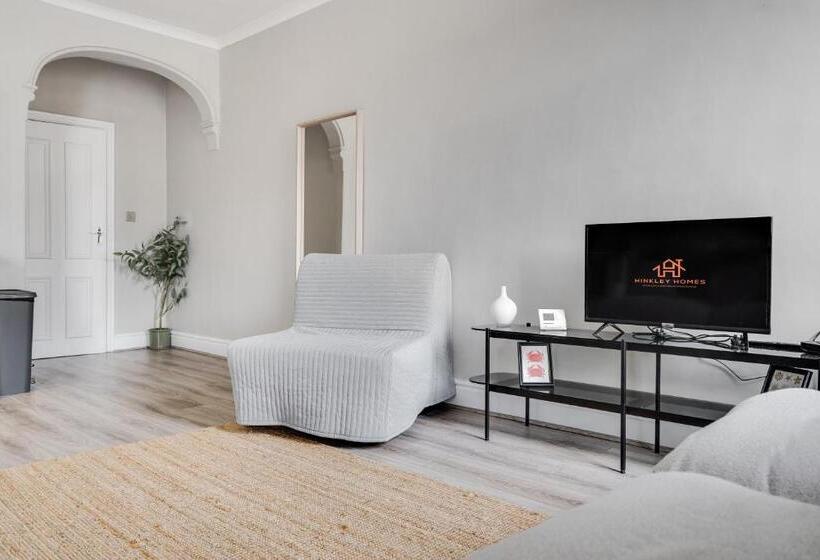 Rodney Street Townhouse & Apartments, Central & Stylish