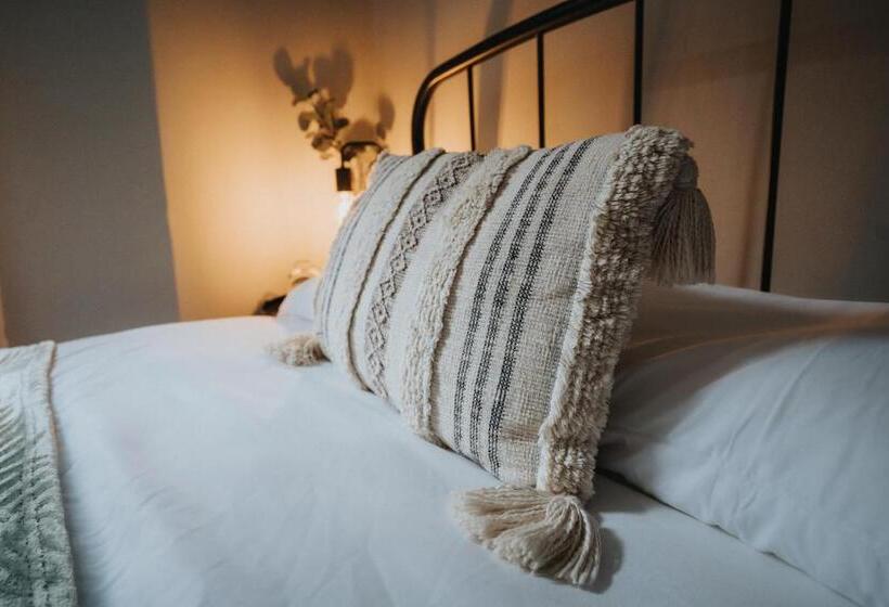 Rodney Street Townhouse & Apartments, Central & Stylish