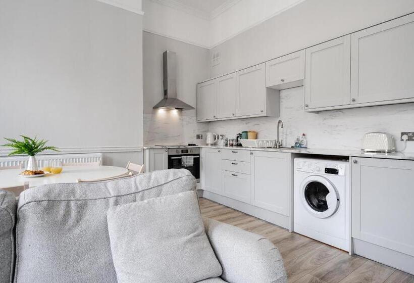 Rodney Street Townhouse & Apartments, Central & Stylish