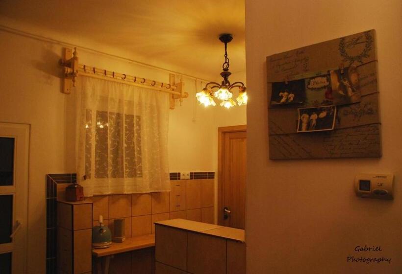 تختخواب و صبحانه Casa Szabo