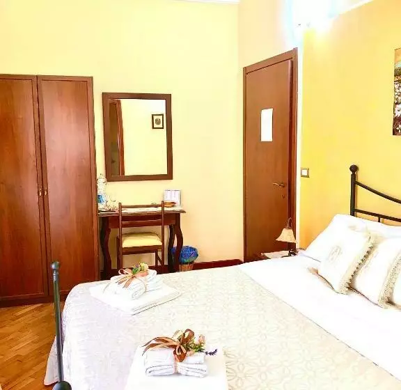 تختخواب و صبحانه La Terrazza Sul Corso City Center